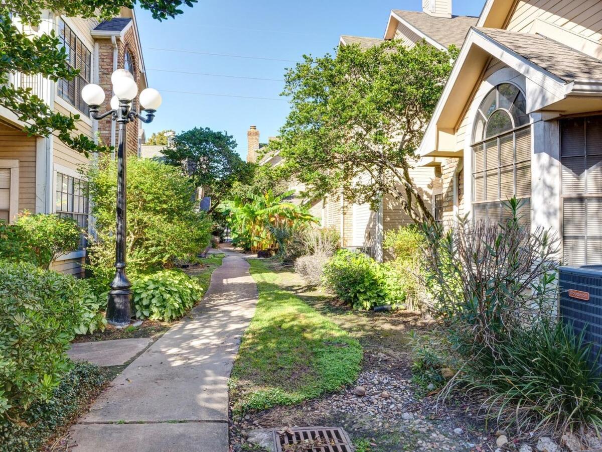Lovely 2 Bedroom, 1 Bath Condo With Pools And Gym. Houston Exterior foto