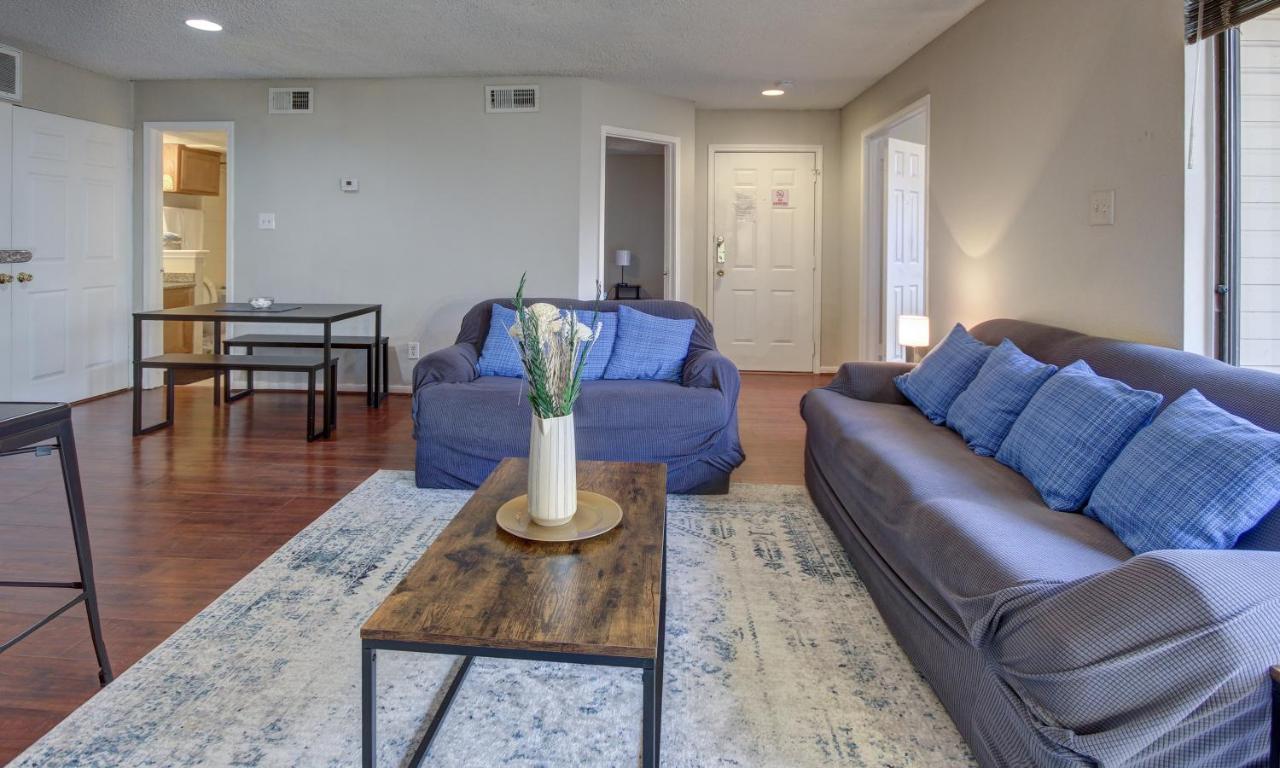 Lovely 2 Bedroom, 1 Bath Condo With Pools And Gym. Houston Exterior foto