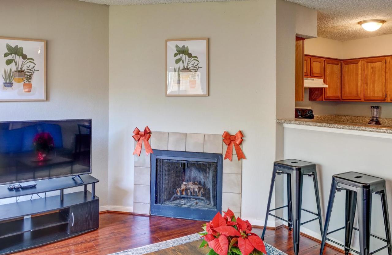 Lovely 2 Bedroom, 1 Bath Condo With Pools And Gym. Houston Exterior foto