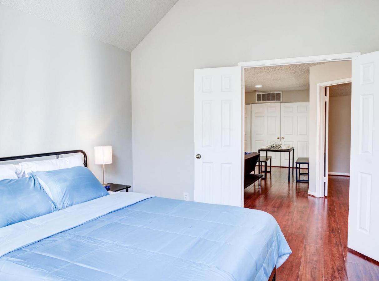 Lovely 2 Bedroom, 1 Bath Condo With Pools And Gym. Houston Exterior foto