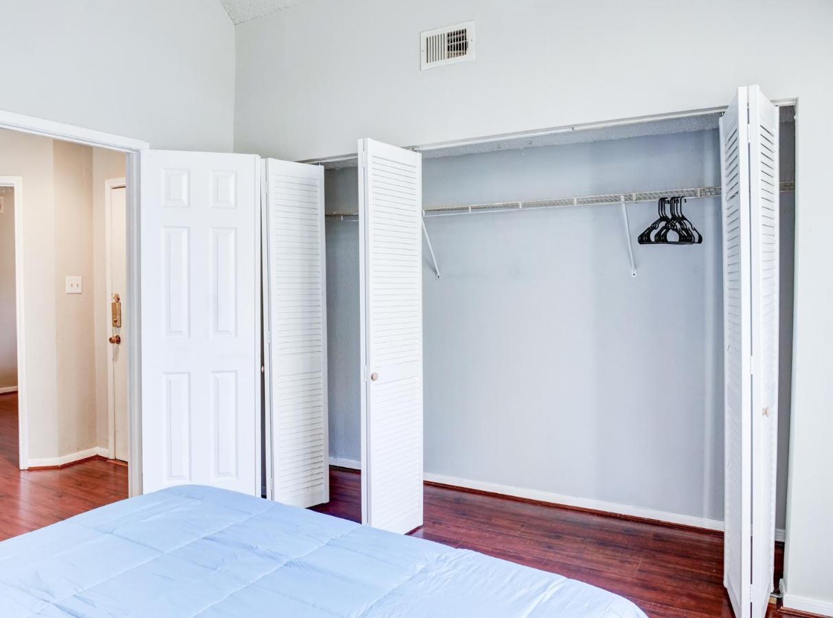 Lovely 2 Bedroom, 1 Bath Condo With Pools And Gym. Houston Exterior foto