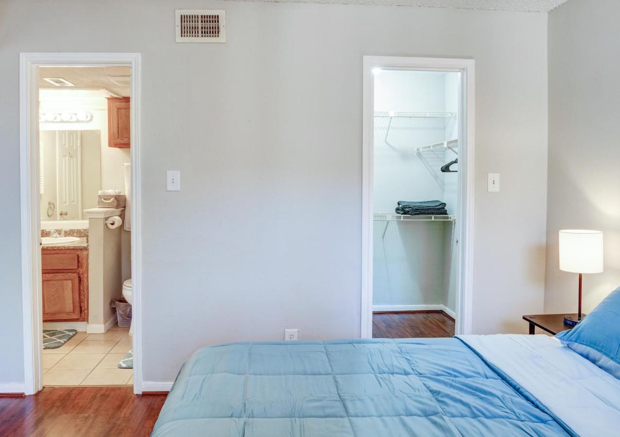 Lovely 2 Bedroom, 1 Bath Condo With Pools And Gym. Houston Exterior foto